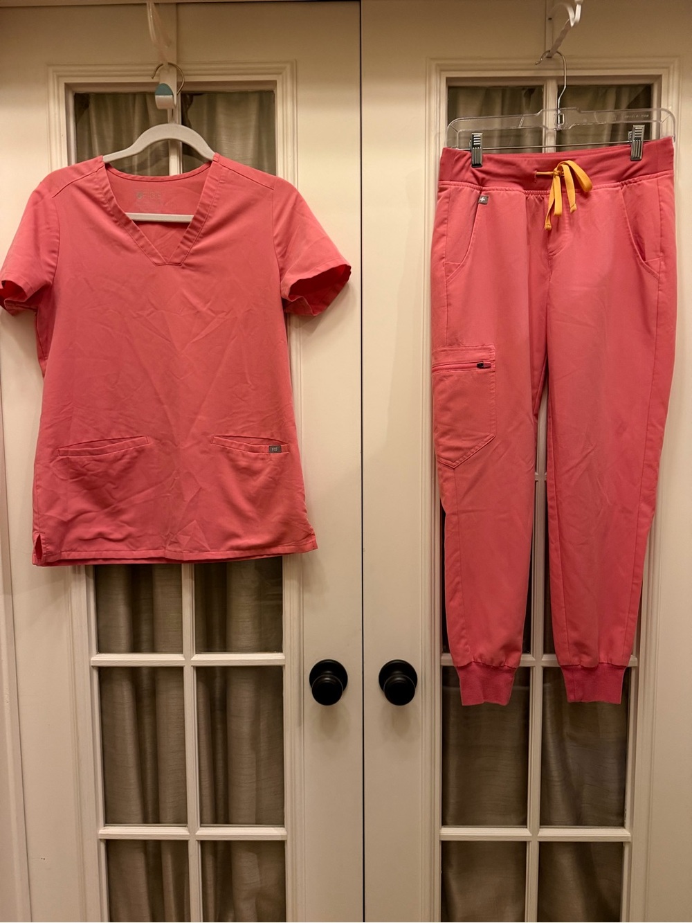 XS Pink Women’s Figs Scrub Set w/ Petite Joggers EUC